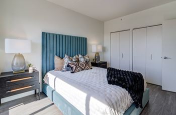 Oversized bedrooms with walk-in closets